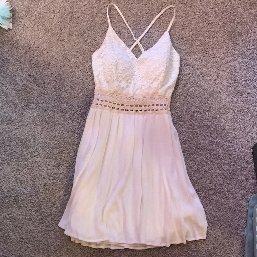 Windsor white dress size S new w/o tags. Built in bra, adjustable straps, lined